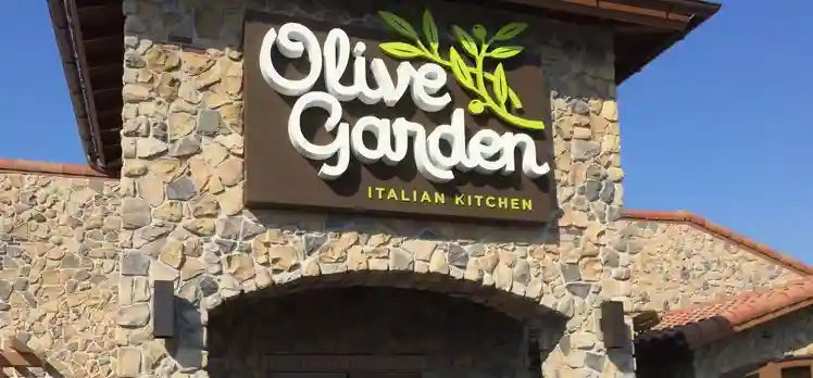 Chicago’s First Olive Garden Opens and Reveals Garlic Schism in Governor’s Race