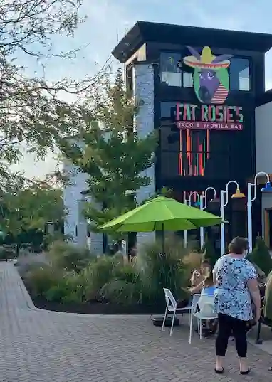 Next Realty’s Lincolnshire Commons welcomes Fat Rosie’s Taco and Tequila Bar