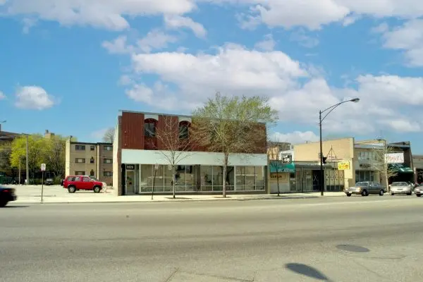 5520 N LINCOLN AVE