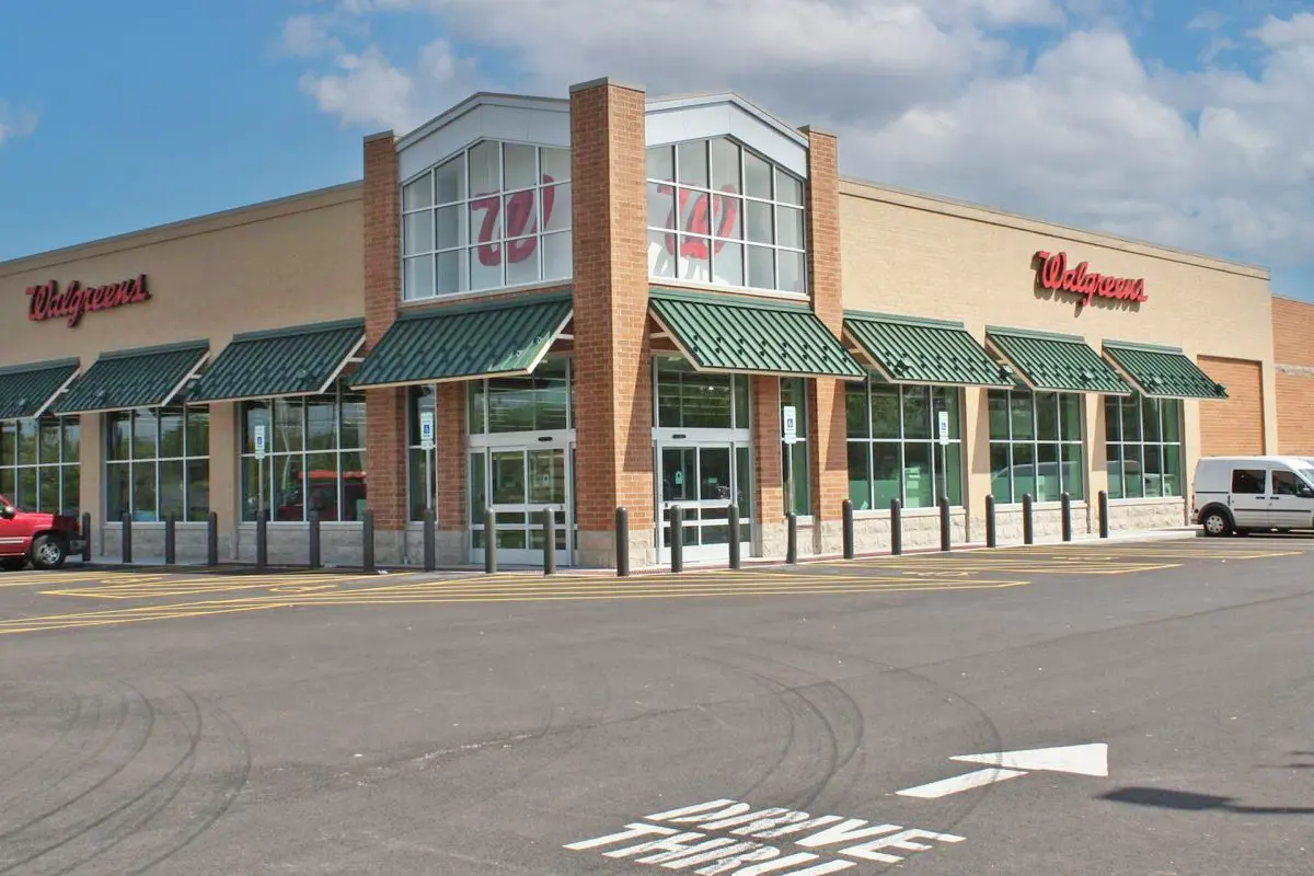 551-589 N. MCLEAN BLVD. & 1339-1351 WING ST.ELGIN, IL