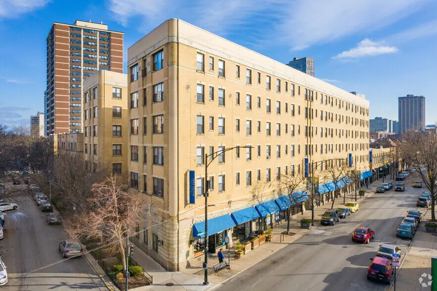 4147 N BROADWAY ST.